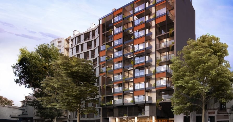 Exterior del moderno edificio 01 Del Centro con balcones vidriados en Montevideo de la desarrolladora inmobiliaria Vitrium Capital