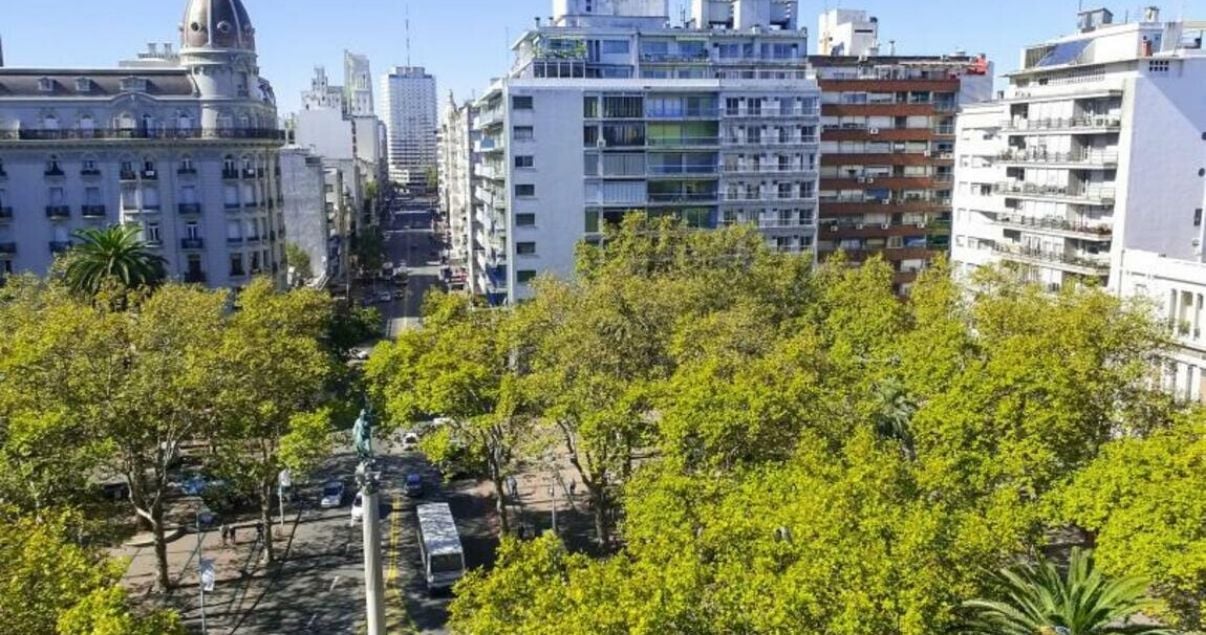 toma aerea en día soleado de Lancaster, proyecto del promotor inmobiliario KM 0